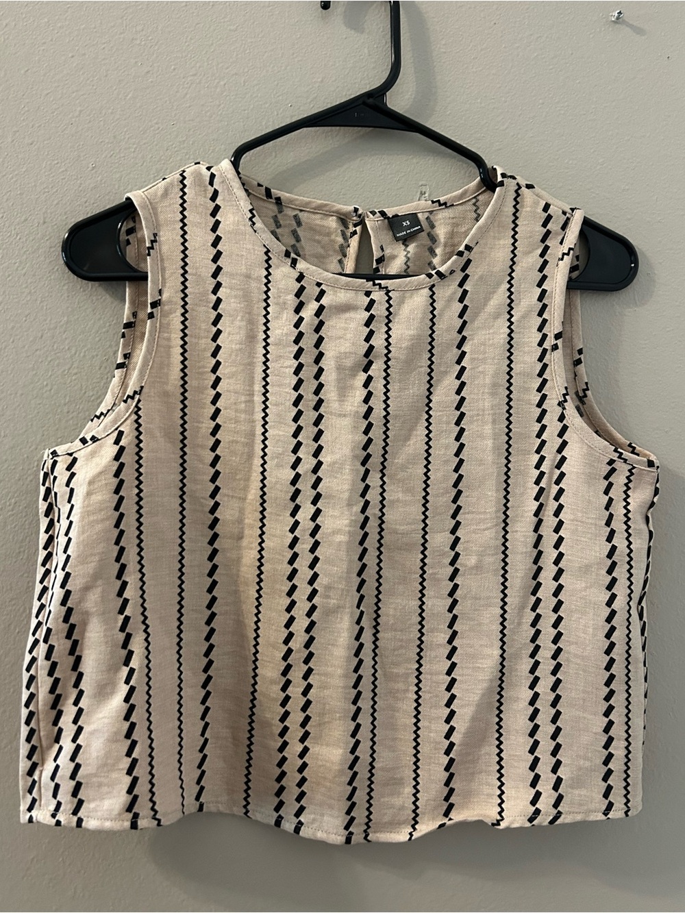 SHEIN Cream Tank Top with Black Vertical Geometric Stripes